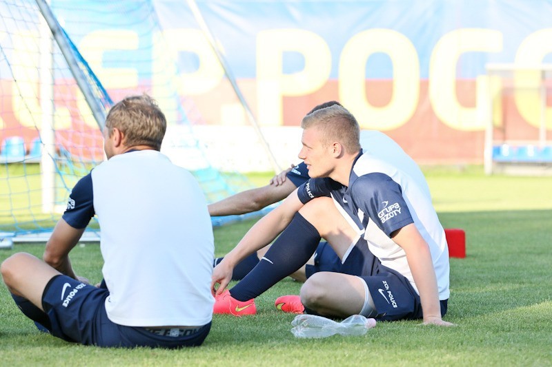 Środowy, wieczorny trening piłkarzy Pogoni Szczecin -...