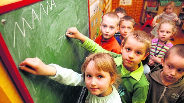 Czy i w tym roku nie wszystkie sześciolatki pójdą do szkoły? Rodzice już zapisują dzieci do poradni pedagogiczno-psychologicznych, które mają zbadać tzw. gotowość szkolną