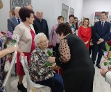 Maria Majchrzak z Królikowa pod Szubinem skoczyła 100 lat. Dostała medal Unitas Durat [zdjęcia] 