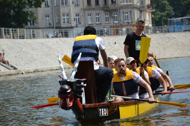 Tumski Cup 2015. Wyścigi smoczych łodzi na Odrze [ZDJĘCIA]