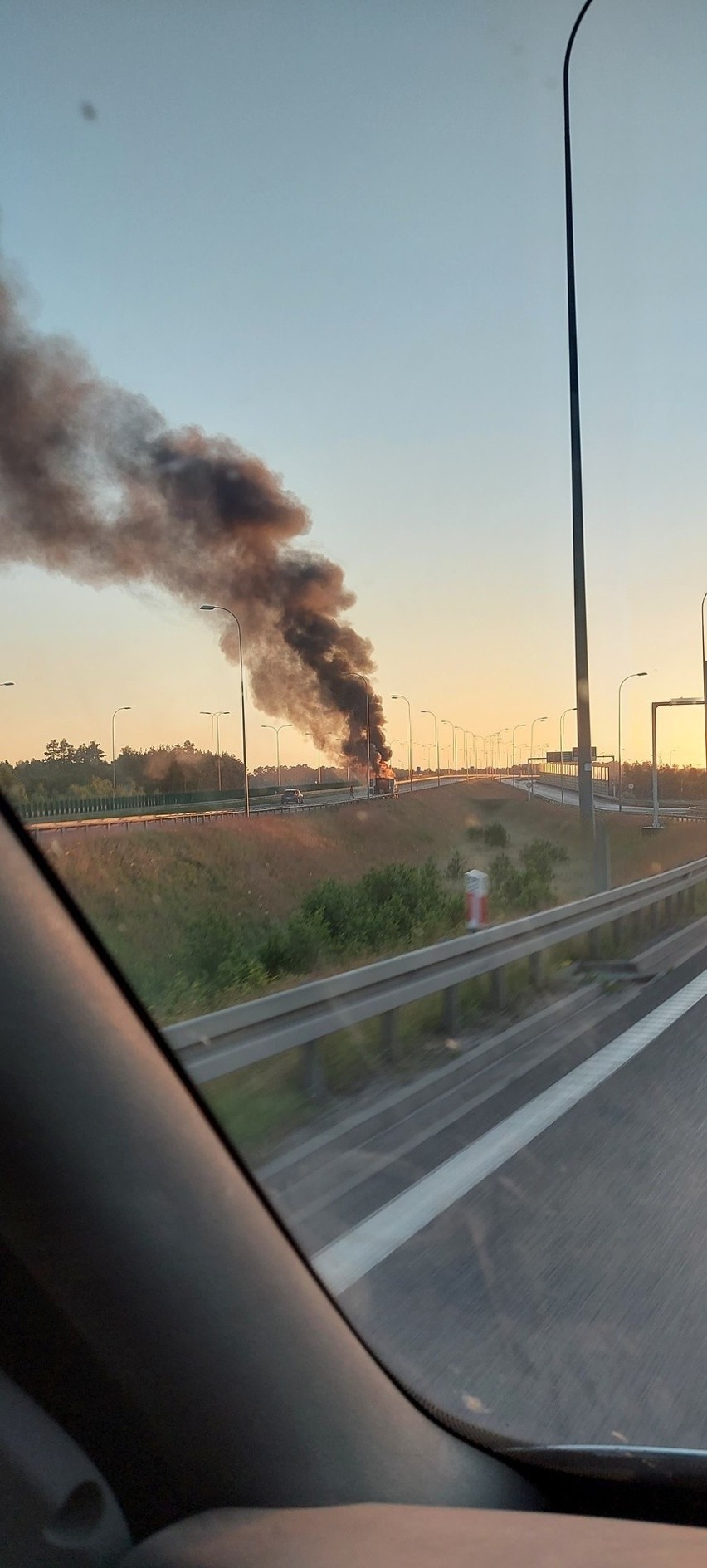 Tak wyglądał pożar busa przy węźle Bydgoszcz-Błonie.