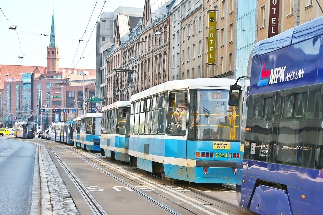 Korki tramwajów na Piotra Skargi