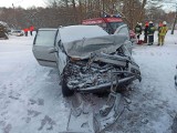 Zderzenie samochodu osobowego z autobusem PKS Bytów. Jedna osoba została ranna (ZDJĘCIA)