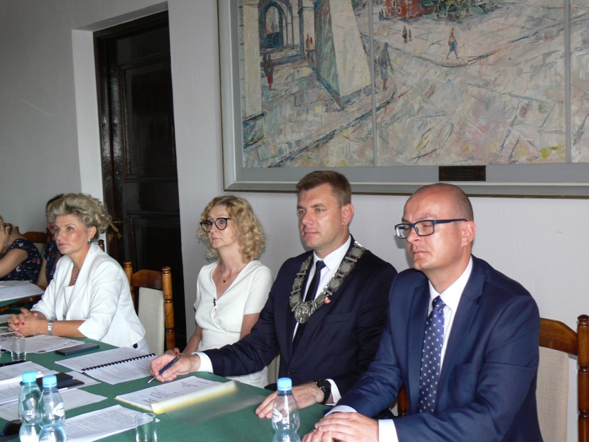 Burmistrz Sandomierza z absolutorium z tytułu wykonania budżetu za 2018 rok. Radni przed głosowaniem odnieśli się do raportu o stanie miasta