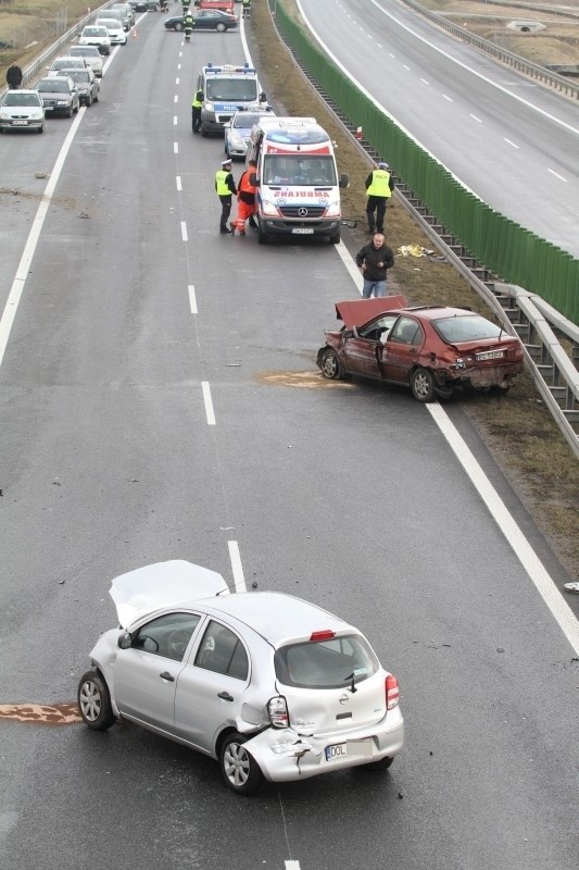 Groźny wypadek na S8. Ciężko rannego zabrał śmigłowiec (ZDJĘCIA)