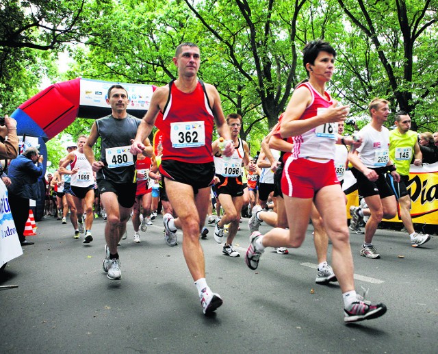 Uczestnicy I Nocnego Półmaratonu obiegną... pół Wrocławia