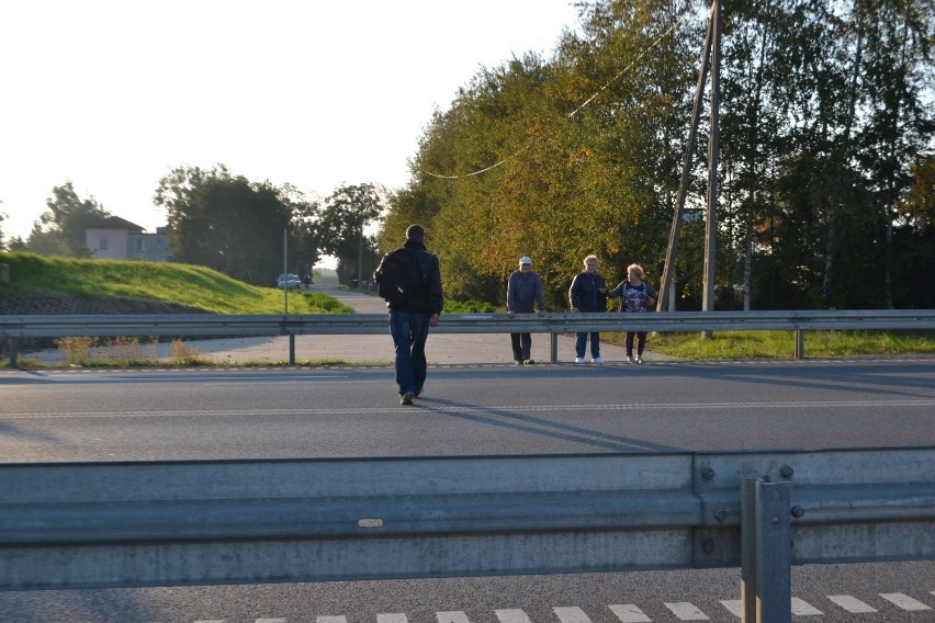 Wyremontowana dk 91 podzieliła Czarlin na dwie części....