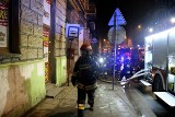 Pożar kamienicy na Gdańskiej. Ranny mężczyzna, kilkanaście osób ewakuowanych [ZDJĘCIA+FILM]
