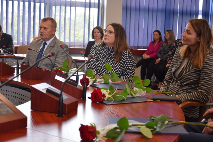 Dzień Edukacji Narodowej 2023 w Starostwie Powiatowym w Sępólnie. 10 nauczycieli z nagrodami - zobacz zdjęcia