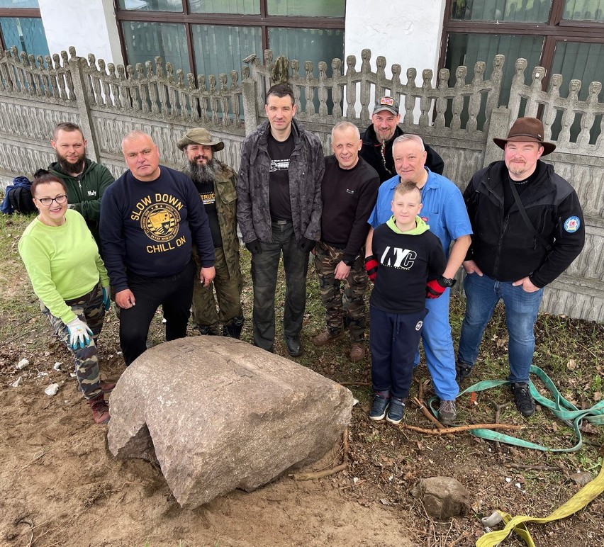 Znalezisko w szczecińskim Kijewie. Odnaleziono fragment pomnika poległych w pierwszej wojnie światowej