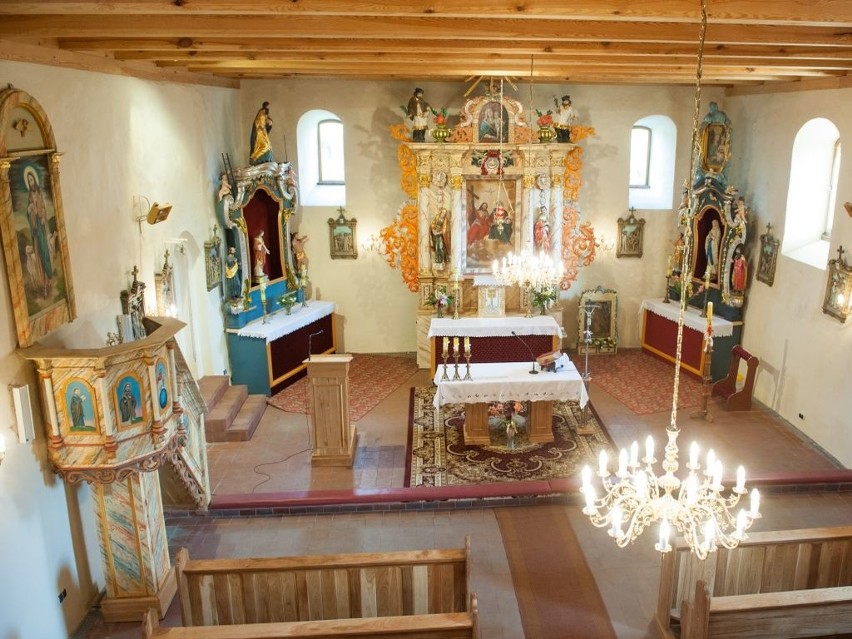 Odnowiony kościół w Gubinach (gm. Rogóźno)