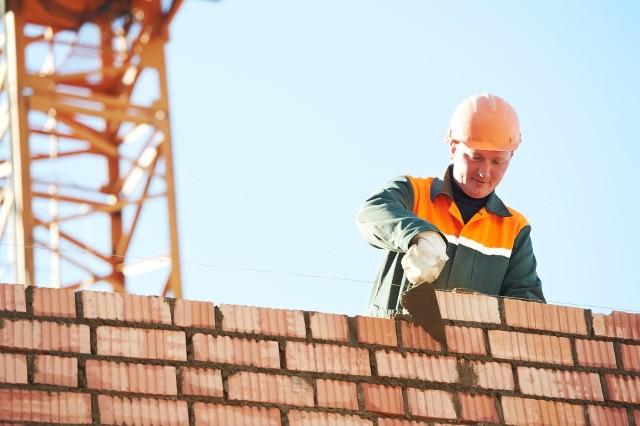 Materiały budowlaneChoć radioaktywność materiałów budowlanych, określana jest mianem promieniowania naturalnego, nie oznacza to, że pozostaje ona bez wpływu na organizm ludzki i nie zagraża jego zdrowiu.