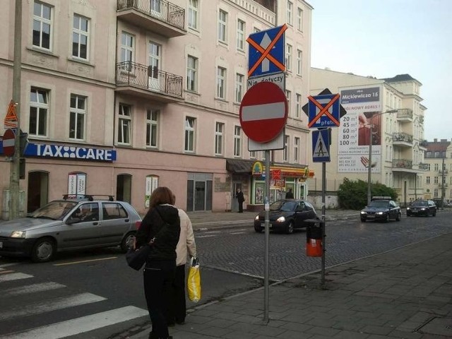 Ta organizacja ruchu już nie obowiązuje! Kierowcy mogą jechać ul. Mickiewicza w kierunku ul. Poznańskiej