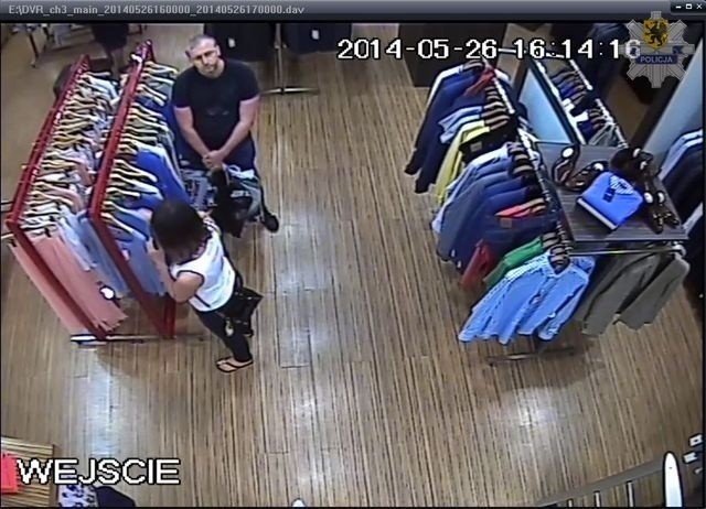 Ukradli ubrania w galerii handlowej w Słupsku. Nagrał ich monitoring 
