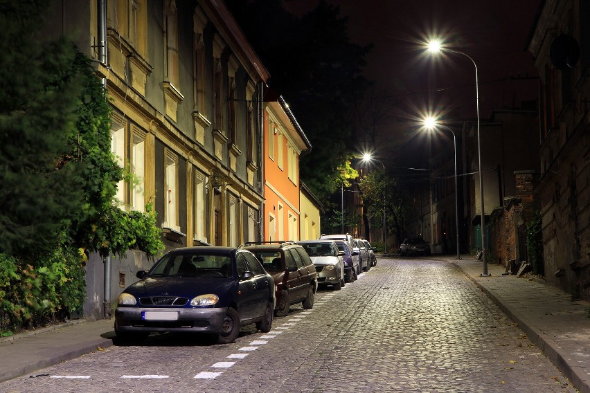 Kraków. Nowe oświetlenie uliczne w mieście na ukończeniu