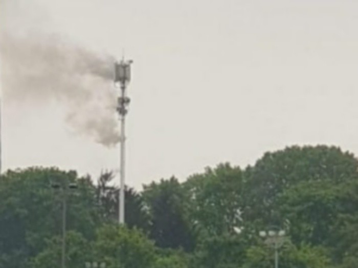 Zdjęcia jednej płonących wież pojawiły się na Twitterze....