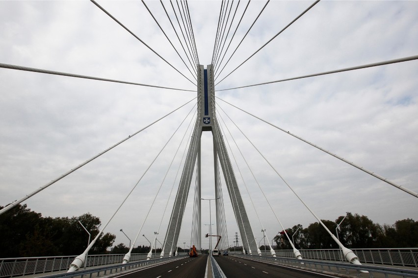 Otwarcie nowego mostu na Wisłoku w Rzeszowie odbędzie się w...