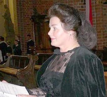 Grażyna Zielińska śpiewała podczas mszy w katedrze poznańskiej z okazji urodzin Karola Wojtyły. W środę zaśpiewa w Zbąszyniu.