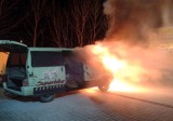 Transporter buchał ogniem na stacji paliw w Strzelnie