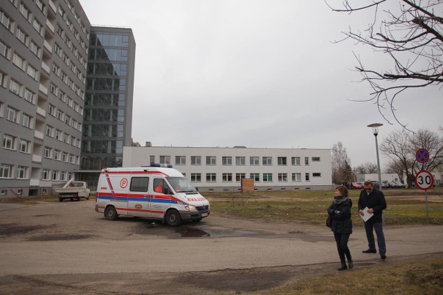 W szpitalu w podpoznańskim Puszczykowie zmarła seniorka z domu seniora zakażona koronawirusem.