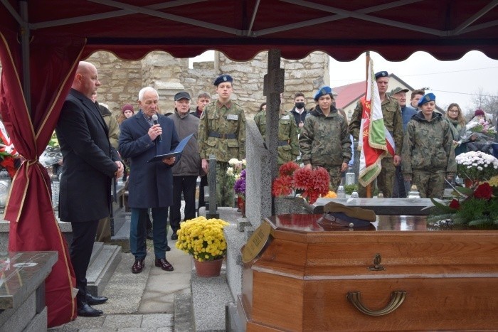Pogrzeb Mariana Lesiaka, komendanta szydłowskich strzelców. Żegnali go bliscy, przyjaciele i przedstawiciele władz (ZDJĘCIA)