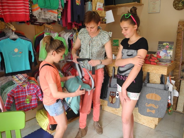 Małgorzata Sarzyńska-Górska (w środku) podkreśla, że jej biznes jest także nastawiony na korygowanie wad postawy u dzieci.