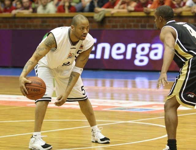 Antonio Burks (z piłką) w barwach Energi Czarnych Słupsk.