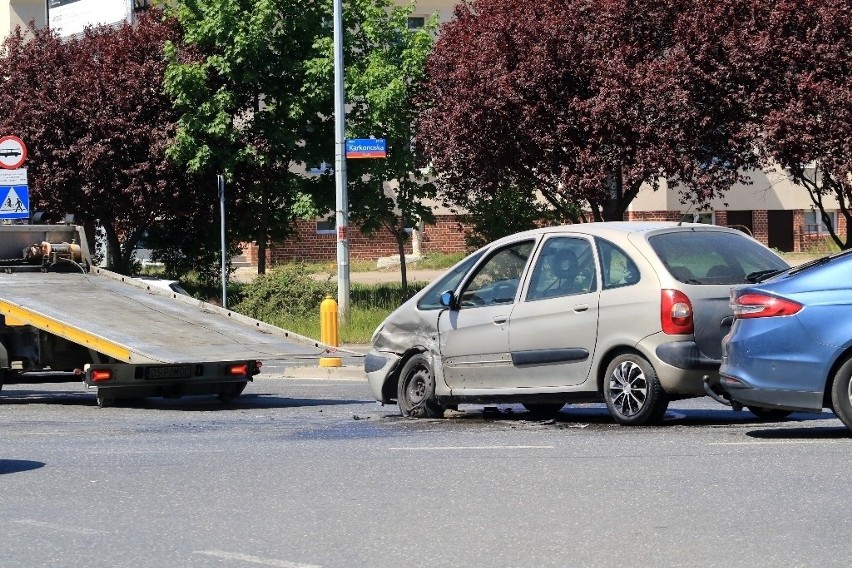 Wypadek na al. Karkonoskiej we Wrocławiu 18.05.2022