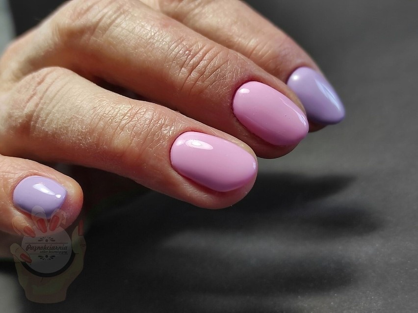 Propozycja manicure na czerwiec wykonanego przez stylistkę...