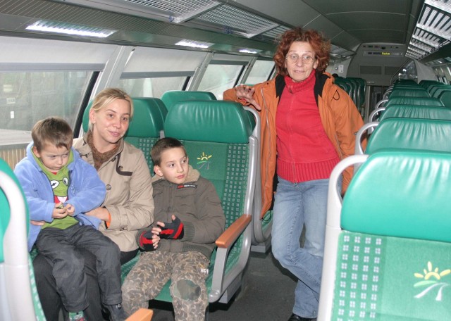 - Przyszliśmy obejrzeć pociąg, bo moi synowie: Kacperek i Mikołaj są wielkimi pasjonatami kolei &#8211; powiedziała nam Jolanta Skuza, której oprócz synów towarzyszyła mama, pani Mirosława.