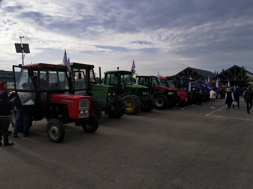 Tłumy bawiły się na traktoriadzie w Radziłowie. Wyłoniono najlepszych traktorzystów oraz nagrano nowy odcinek "Rolnicy. Podlasie" [ZDJĘCIA]