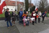 Protest przeciwko zmianom w podręcznikach historii pod pomnikiem Żołnierzy Wyklętych w Toruniu