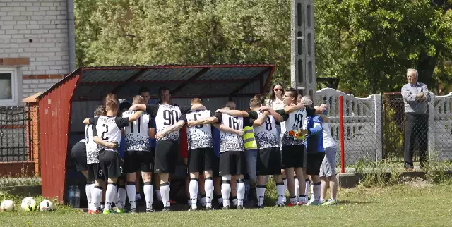 Herkules Trzebuska kontra Trzeboś derby w klasie B.