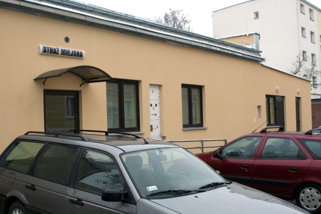 Od środy tarnobrzeska Straż Miejska mieścić się będzie w pomieszczeniach przy ul. Mickiewicza 7a, zaadoptowanych po myjni samochodowej.