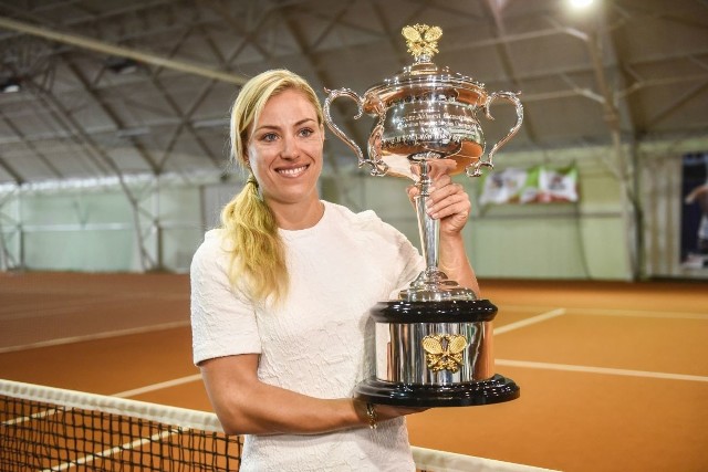 Puszczykowo: Angelique Kerber pokazała puchar za wygranie Australian Open