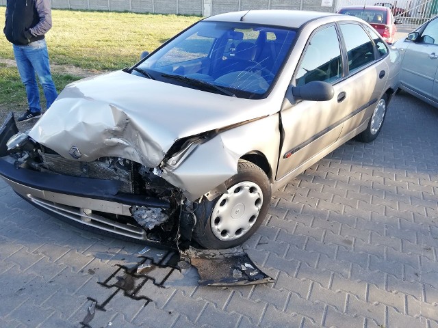 W poniedziałkowe popołudnie przy ulicy Słowiańskiej w Koszalinie doszło do zderzenia trzech samochodów osobowych. Na szczęście nikomu nic się nie stało.Zobacz także Wypadek na ulicy Gnieźnieńskiej w Koszalinie