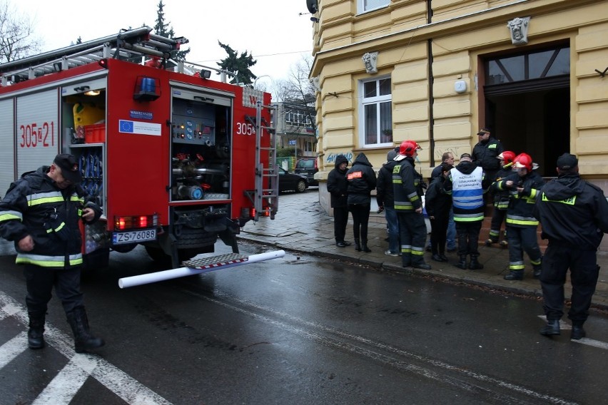 Tragiczny pożar na pl. Matki Teresy z Kalkuty w Szczecinie