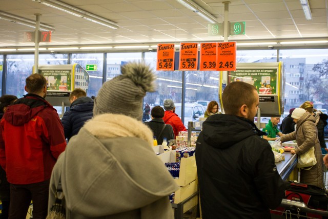 Trzech Króli: Sklepy otwarte 6 stycznia 2019? Czy w sobotę zamknięte będą Biedronka, Lidl, Żabka?