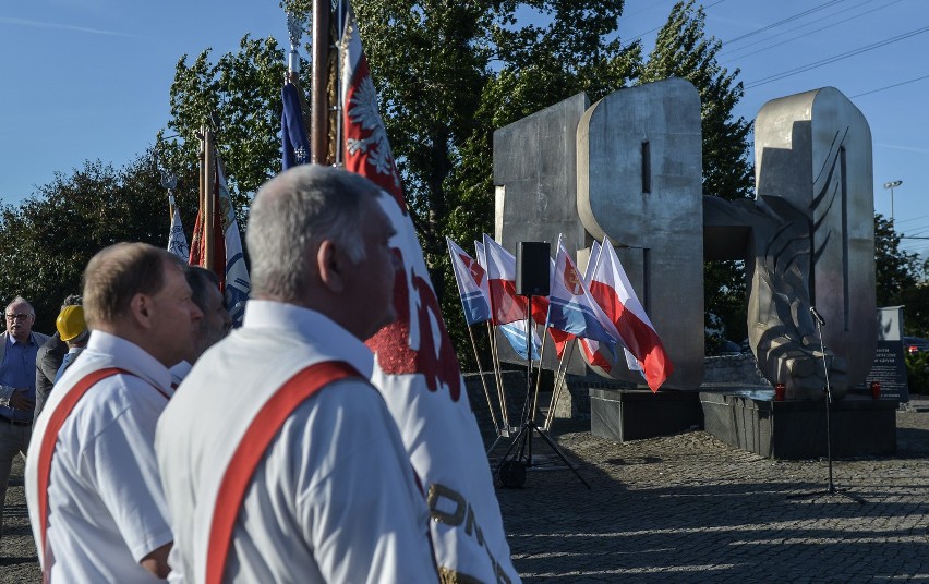 Uroczystości pod pomnikiem Ofiar Grudnia '70