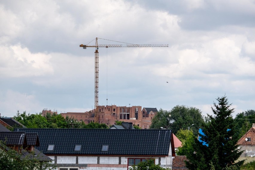 Zamek w Stobnicy: Helikoptery i łodzie. Inwestycja nabiera...