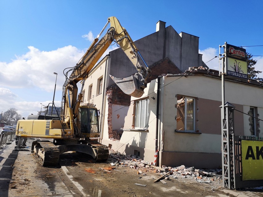 Trwają wyburzenia domów pod przebudowę alei 29 Listopada w...