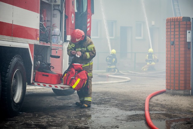 W wyniku pożaru domu w Karbowie niedaleko Brodnicy, poparzeń drugiego stopnia doznał mężczyzna - prawdopodobnie właściciel budynku.
