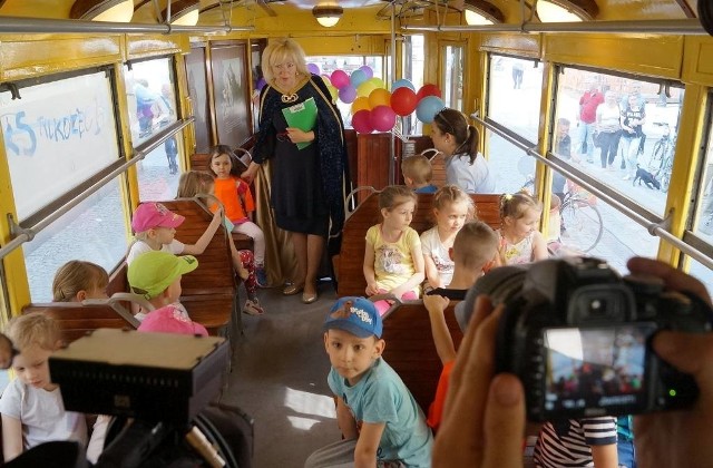 W każdy poniedziałek, do 26 września, w tramwaju przy ul. Świętego Ducha będzie można wysłuchać legend o Inowrocławiu