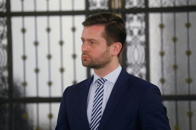 Kamil Bortniczuk z Porozumienia zapowiada, że zagłosuje za wyborami kopertowymi