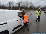 W Skarżysku przypominali zasady bezpieczeństwa na przejeździe kolejowym. Zobacz zdjęcia 