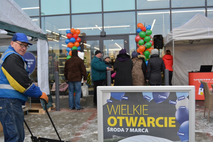 Otwarcie Bursztynowa Park w Ostrołęce: tak wyglądają sklepy Decathlon, Media Markt, Smyk, Jysk, Komfort i Komfort Łazienki [ZDJĘCIA+WIDEO]