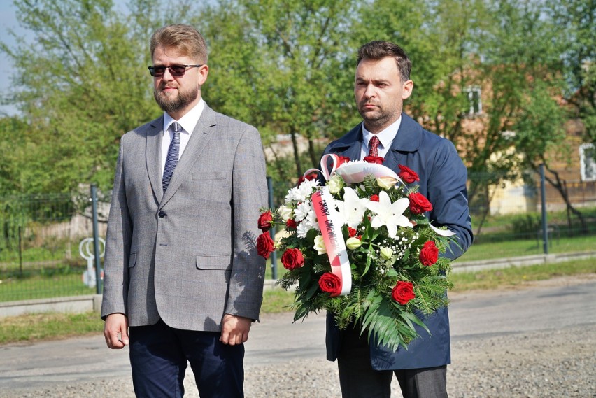 W Gniewoszowie odbyły się uroczystości patriotyczne upamiętniające Lotników Ziemi Gniewoszowskiej. Zobaczcie zdjęcia