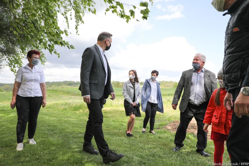 Prezydent Andrzej Duda w gospodarstwie agroturystycznym w Tarczku w gminie Pawłów - kulisy gościny. Na na obiad były udka z kaczki (WIDEO)