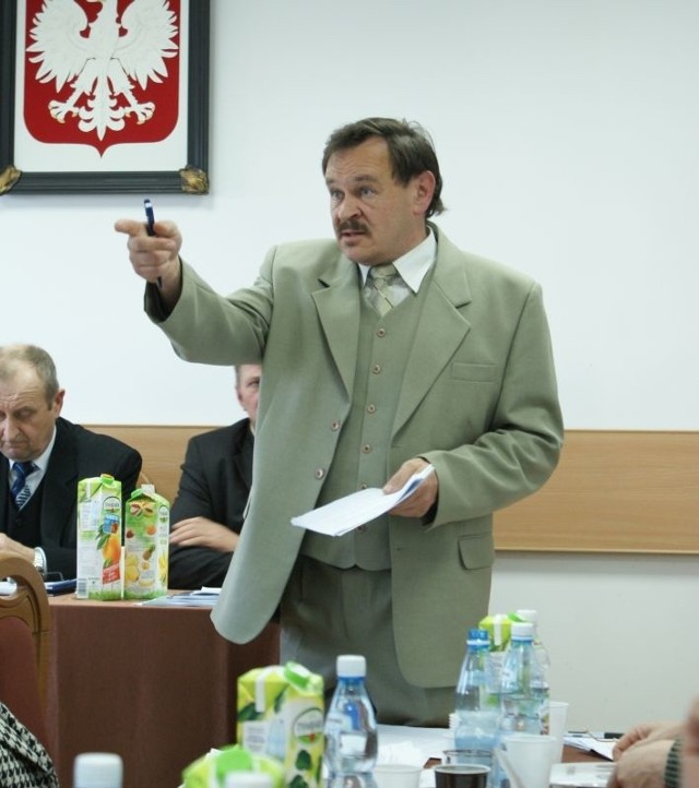 Henryk Opaliński, skarbnik gminy Górno, słynie z bardzo emocjonalnych wystąpień na sesjach rady gminy. 