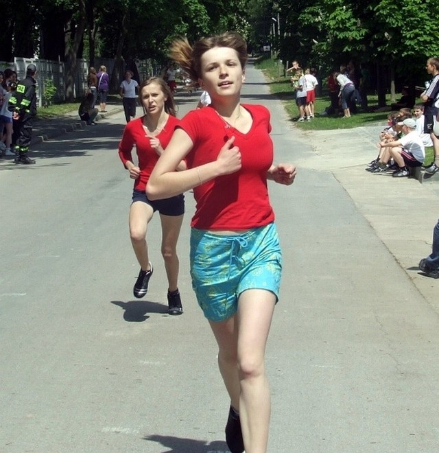 Uczestnicy biegu to młodzież ze szkół gmin Klimontów, Łoniów oraz Lipnik